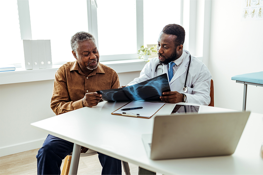 image_of_doctor_and_patient_reviewing_lung_scan